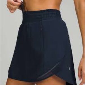 Lululemon Navy Athletic Skort hotty hot skirt with built in shorts sz 2